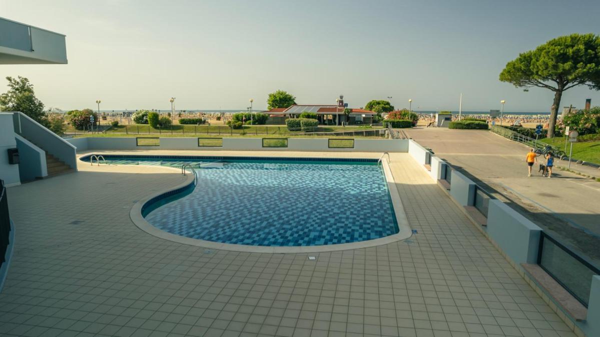 Residence Itaca Bibione Exteriör bild